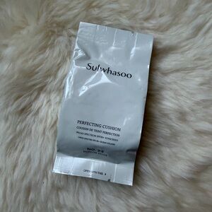 NWT Perfecting cushion brightening #23 medium beige